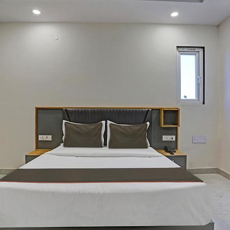 Townhouse Vip Grand Hotel Делхи Екстериор снимка