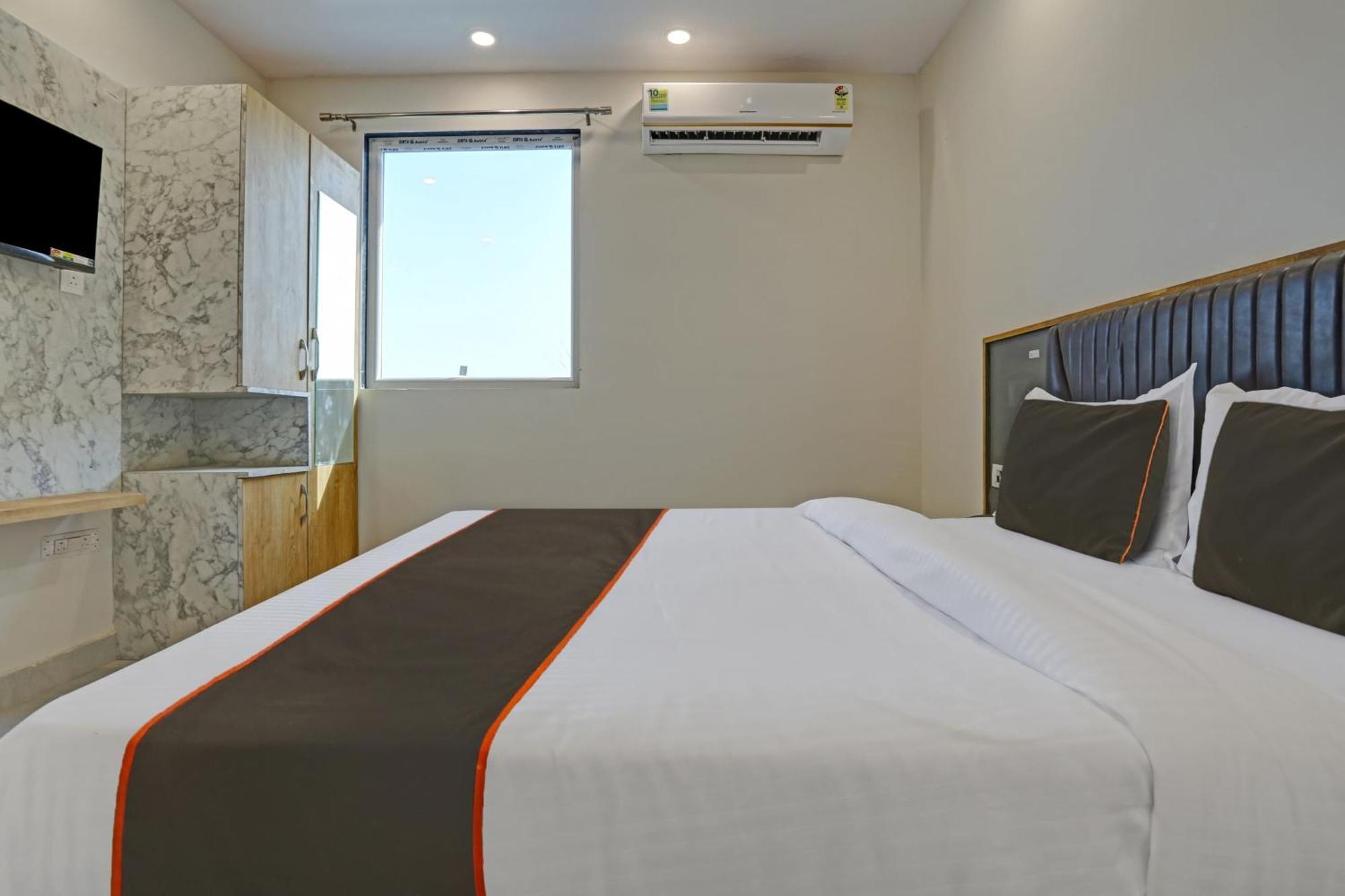 Townhouse Vip Grand Hotel Делхи Екстериор снимка