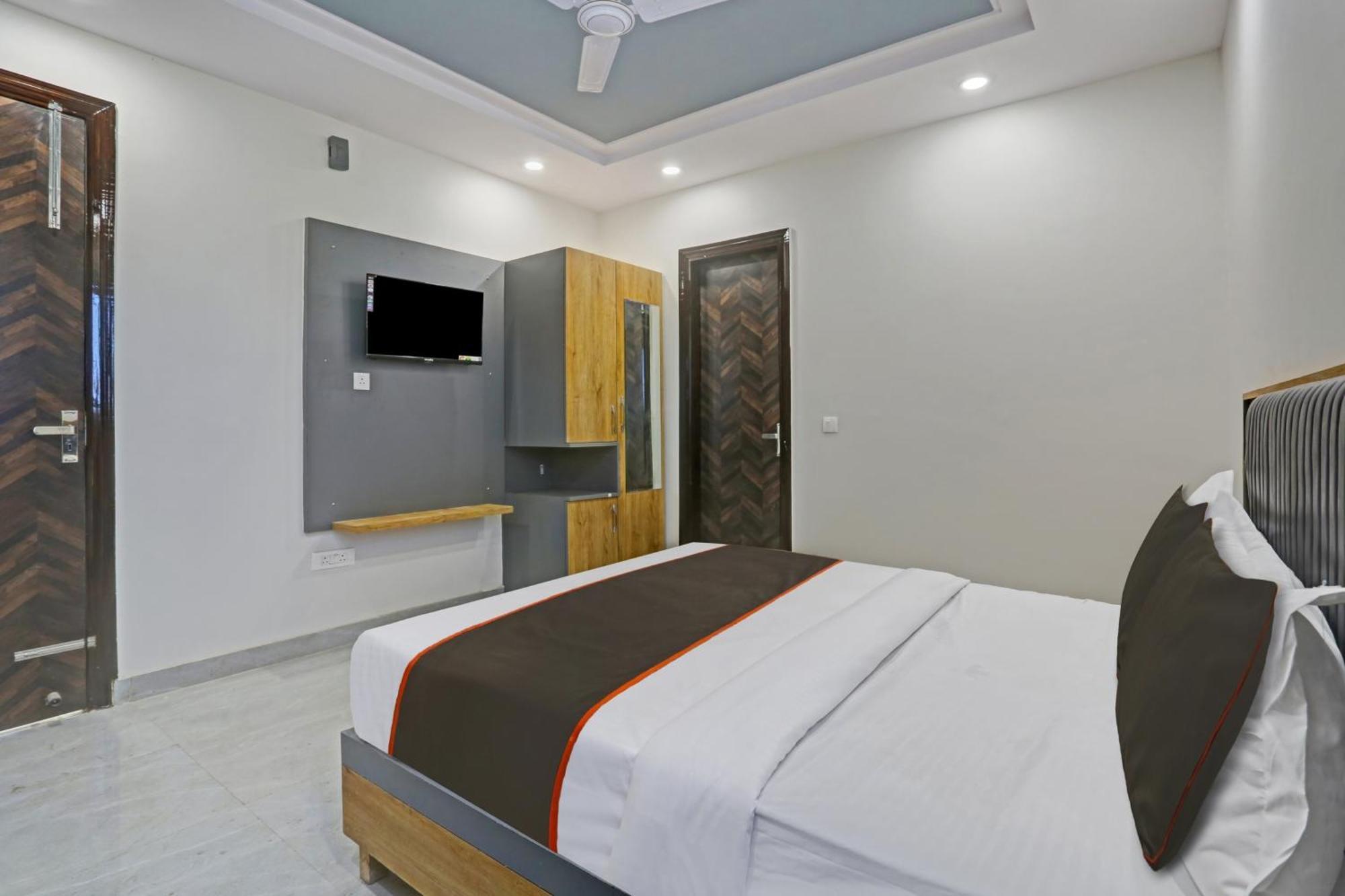 Townhouse Vip Grand Hotel Делхи Екстериор снимка
